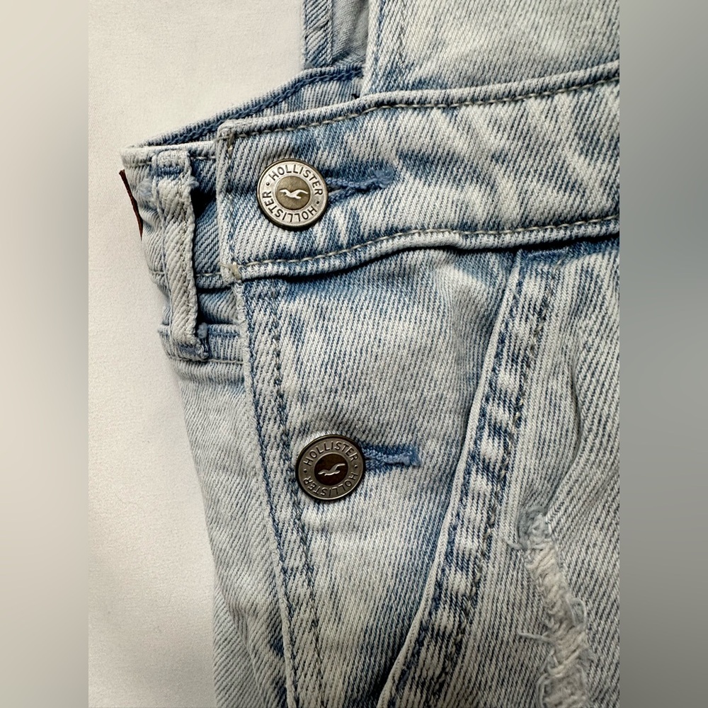 Hollister Boyfriend Short Overalls – Distressed Light Wash – Size S - Picture 6 of 12